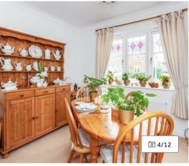 Small dining room layout 