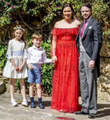 Royal Style and Beauty: Open the vaults, alert the nation, get out bling for the Coronation! 