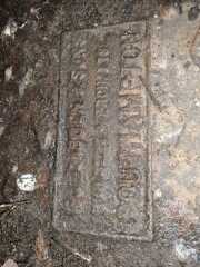 Manhole in the garden: what could it be? ... (Pic attached)