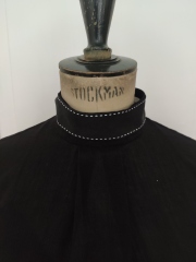 Les Parisiennes des Mamansnet: JesusFlo Superstar in a Back Lit Kaftan (Toyboy Not Included)