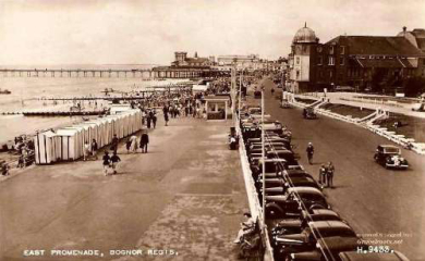 📚 'Rather Dated' April: R.C. Sheriff's 'The Fortnight in September' 📚