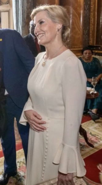 Royal Style and Beauty: Coronation, let's be bold! Bring on the diamonds and bring on the gold! 