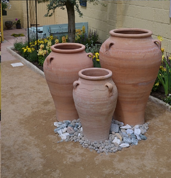 What can I grow in a pot shaped like this?