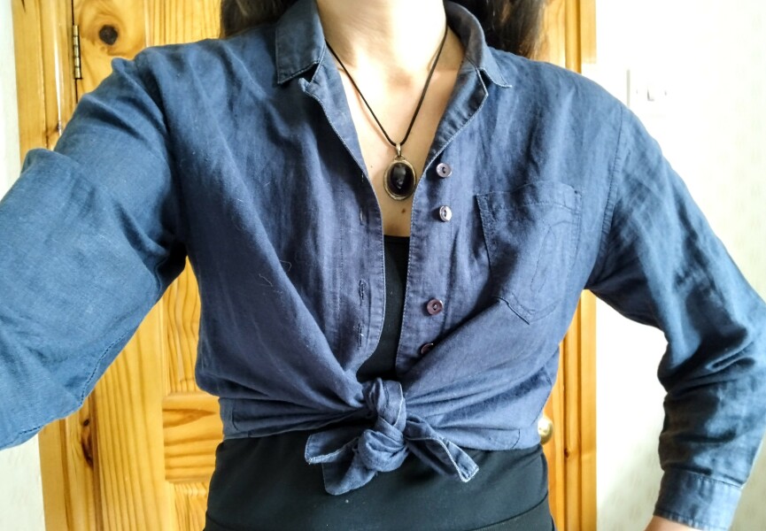 Does anyone wear shirts like this anymore?