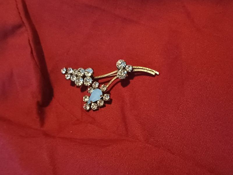 Royal Style and Beauty: Coronation, let's be bold! Bring on the diamonds and bring on the gold! 