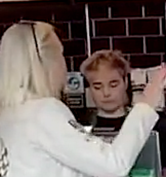 Video of Starbucks employee in UK branch
