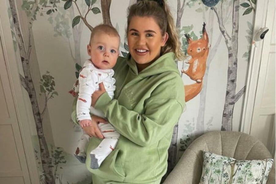 Help me find this Gogglebox tracksuit please 