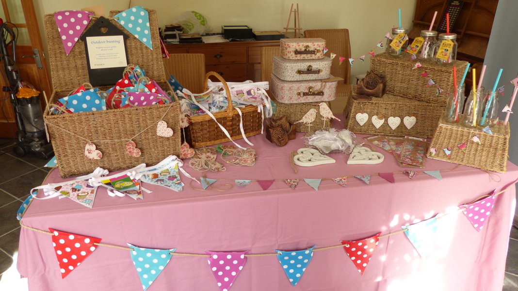 Outdoor bunting 
