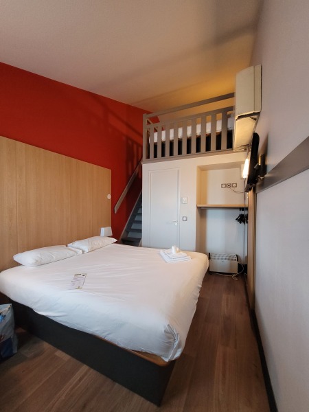 Where to stop between Calais and Tignes?