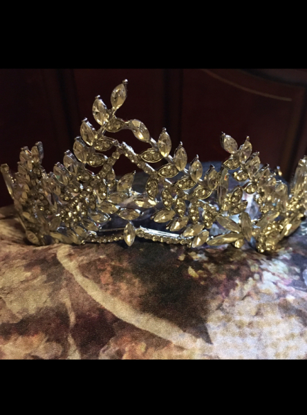 Royal Style and Beauty: Coronation, let's be bold! Bring on the diamonds and bring on the gold! 