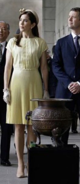 Royal Style and Beauty: St Edward's Crown is back in the box, time for more diamonds, glitter and frocks! 