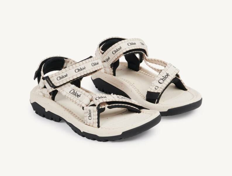 Les Parisiennes des Mamansnet: JesusFlo Superstar in a Back Lit Kaftan (Toyboy Not Included)