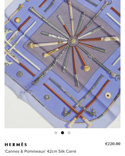 Les Parisiennes des Mamansnet: JesusFlo Superstar in a Back Lit Kaftan (Toyboy Not Included)