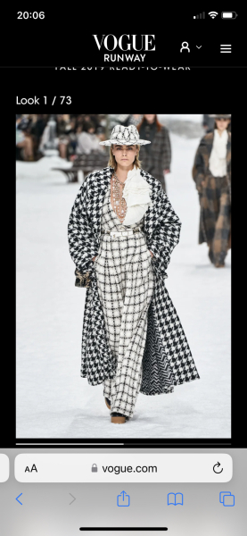 Les Parisiennes des Mamansnet: JesusFlo Superstar in a Back Lit Kaftan (Toyboy Not Included)