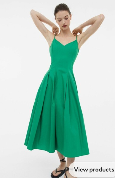So what are we wearing instead of floral midi dress and white trainers this Spring?
