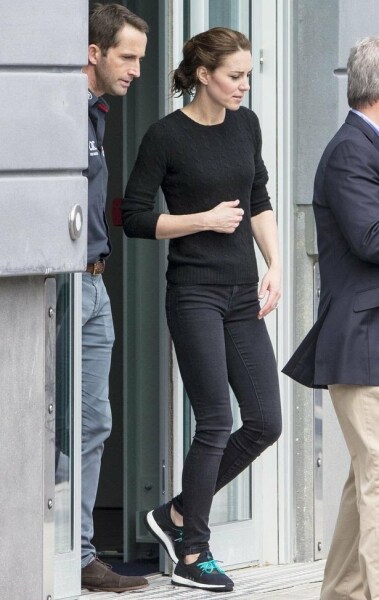 Princess Kate..... frumpy clothes?