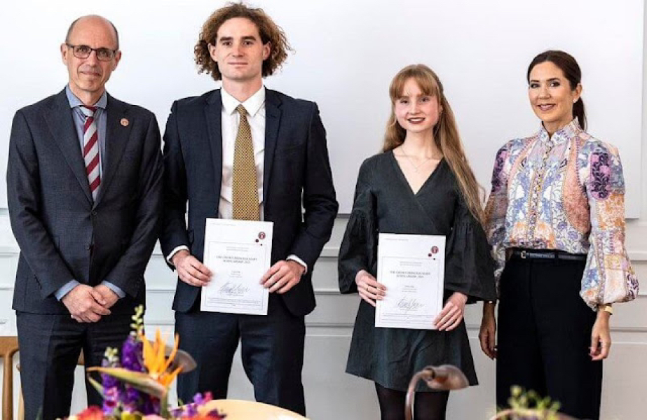 Royal Style and Beauty: Coronation, let's be bold! Bring on the diamonds and bring on the gold! 