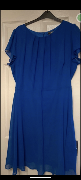 What shoes and accessories with this dress?