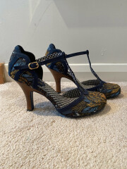 What shoes and accessories with this dress?