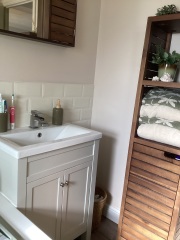 AIBU to ask you to share pictures of your small bathrooms?