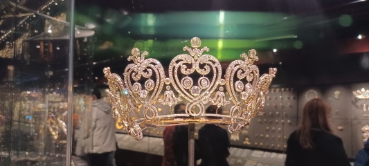 Royal Style and Beauty: Open the vaults, alert the nation, get out bling for the Coronation! 