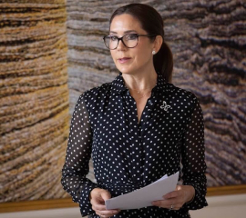 Royal Style and Beauty: Coronation, let's be bold! Bring on the diamonds and bring on the gold! 