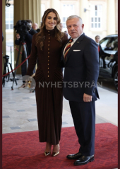 Royal Style and Beauty: Coronation, let's be bold! Bring on the diamonds and bring on the gold! 