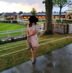 What to wear to the races in July? 