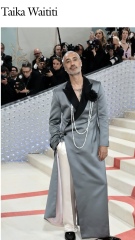 Les Parisiennes des Mamansnet: JesusFlo Superstar in a Back Lit Kaftan (Toyboy Not Included)