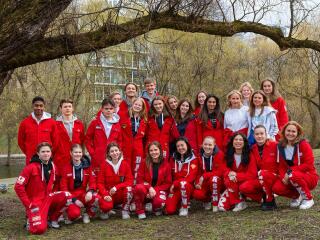 Royal Style and Beauty: St Edward's Crown is back in the box, time for more diamonds, glitter and frocks! 