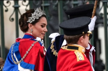 Royal Style and Beauty: Coronation, let's be bold! Bring on the diamonds and bring on the gold! 