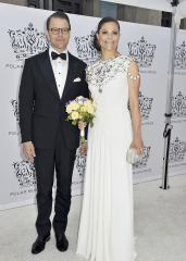 Royal Style and Beauty: St Edward's Crown is back in the box, time for more diamonds, glitter and frocks! 