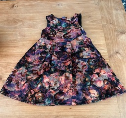 Can DD wear this to a Holy Communion? 
