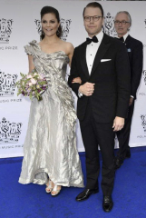 Royal Style and Beauty: St Edward's Crown is back in the box, time for more diamonds, glitter and frocks! 