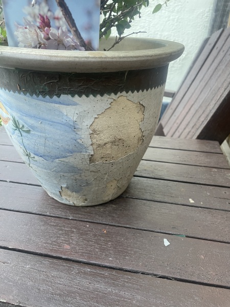 Repairing a ceramic plant pot