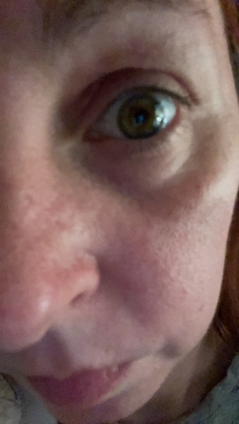 What colour would you say DD's eyes are?