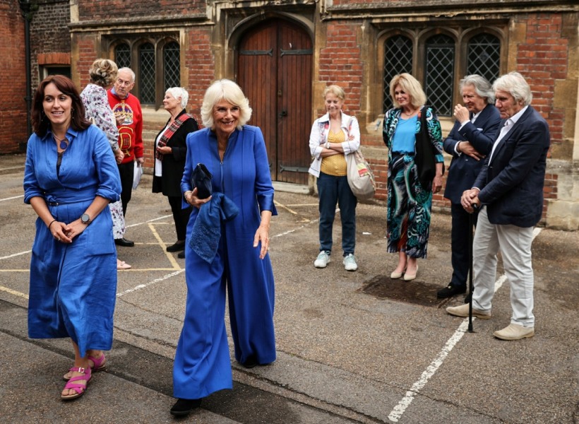 Unusual Clothing Fail - Camilla