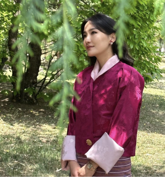 Royal Style and Beauty: St Edward's Crown is back in the box, time for more diamonds, glitter and frocks! 