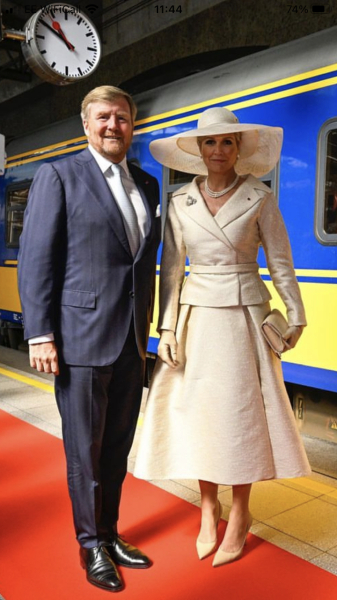 Royal Style and Beauty: Trooping forward - colour glitter and style but more tiaras may take a while..