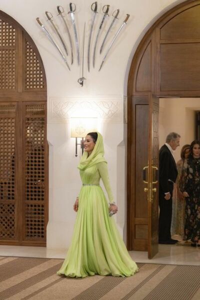 Royal Style and Beauty: St Edward's Crown is back in the box, time for more diamonds, glitter and frocks! 