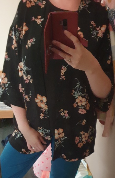 Teal trousers and black top? 