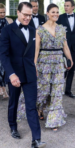 Royal Style and Beauty: Trooping forward - colour glitter and style but more tiaras may take a while..