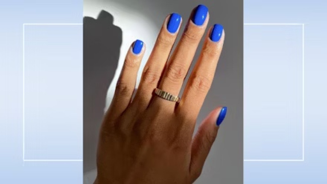 What colour nails with this dress?