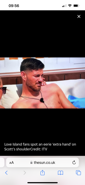 IVE GOT A TEXT - Love Island Summer 2023. Everyone's on Job, laying on factor 50