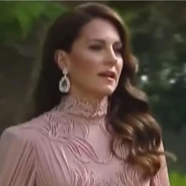 Royal Style and Beauty: St Edward's Crown is back in the box, time for more diamonds, glitter and frocks! 