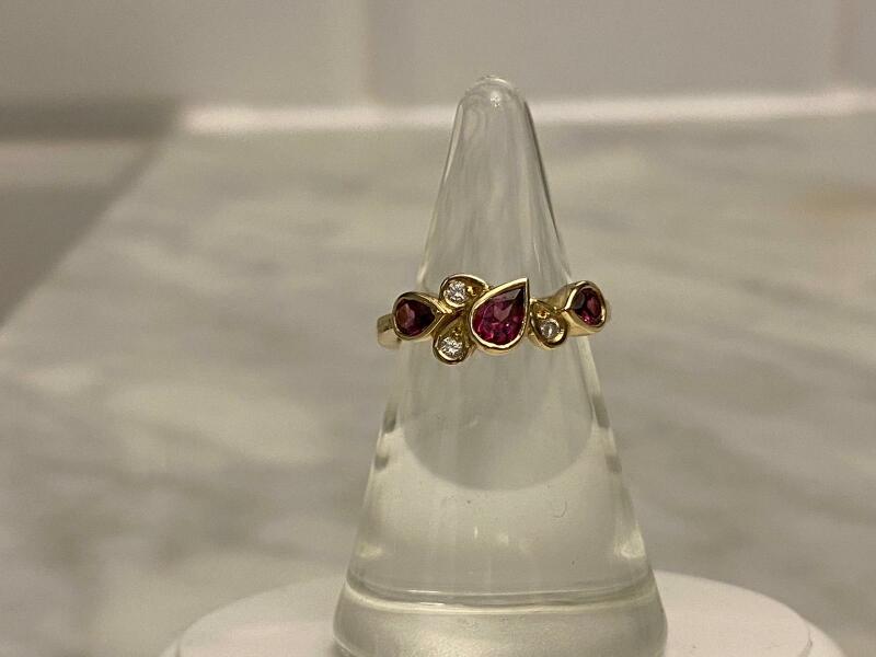 Please show me your eternity ring? 