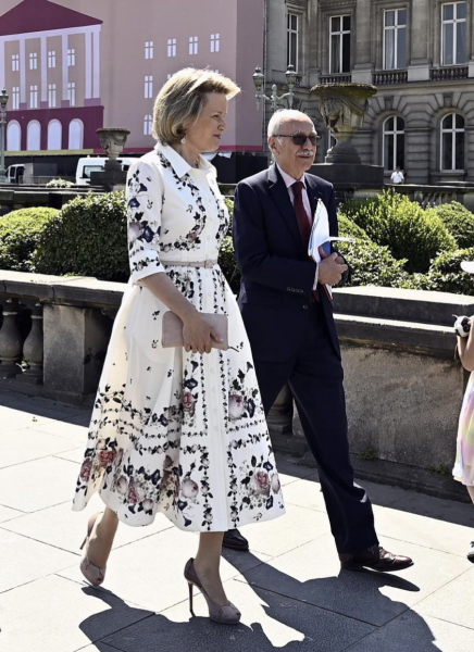 Royal Style and Beauty: Trooping forward - colour glitter and style but more tiaras may take a while..