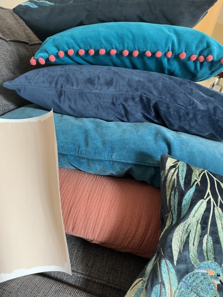 Do these colours go? And if so, which curtains? 