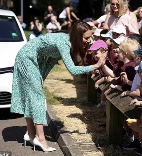 Royal Style and Beauty: Trooping forward - colour glitter and style but more tiaras may take a while..