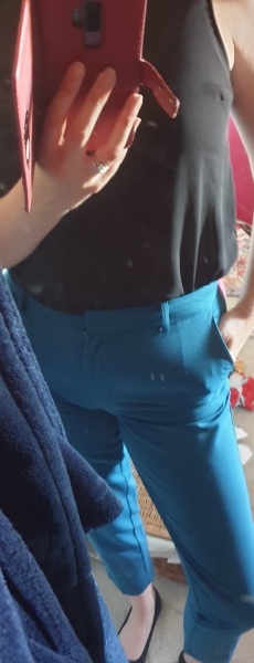 Teal trousers and black top? 